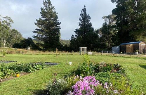 South Bruny Casa | Holly Tree Hut Eco Farmstay