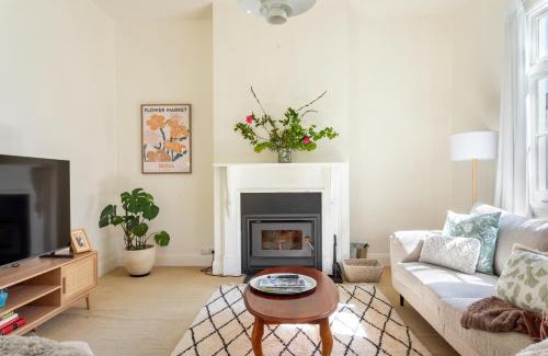East Launceston Casa | Hollybrooke Cottage, East Launceston
