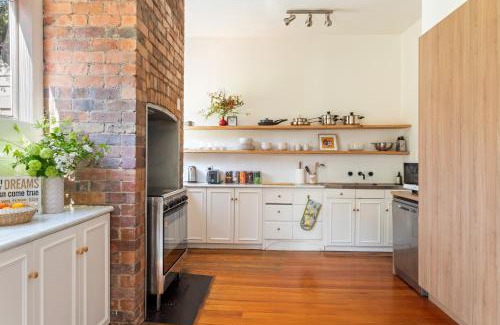 East Launceston Casa | Hollybrooke Cottage, East Launceston