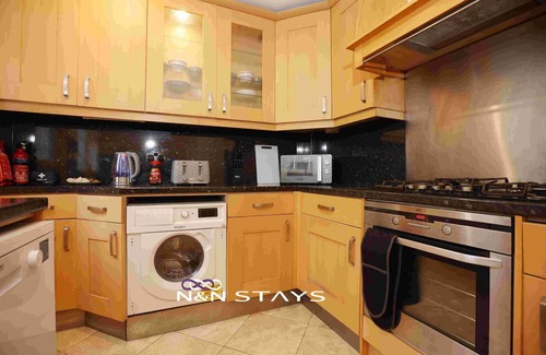 Llanedeyrn Casa | HOLLYBUSH HOUSE, CARDIFF