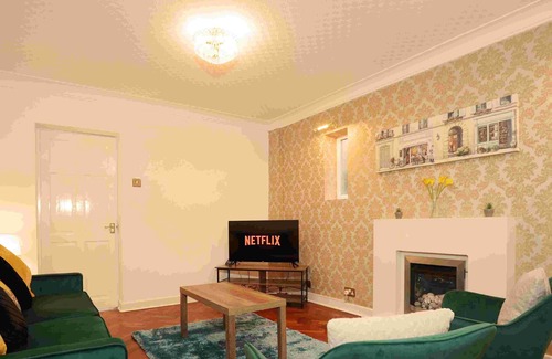 Llanedeyrn Casa | HOLLYBUSH HOUSE, CARDIFF