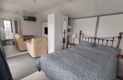Whitstable Cabina | Hollydene Lodge Holiday Home. A Cosy Country Home