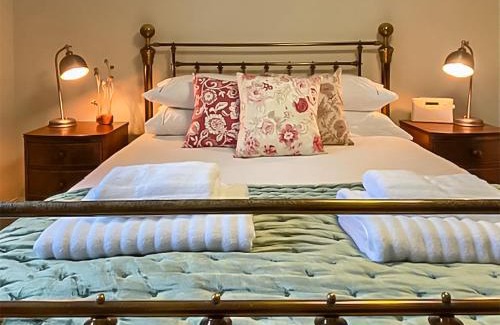 Tavistock Casa | Hollyhock