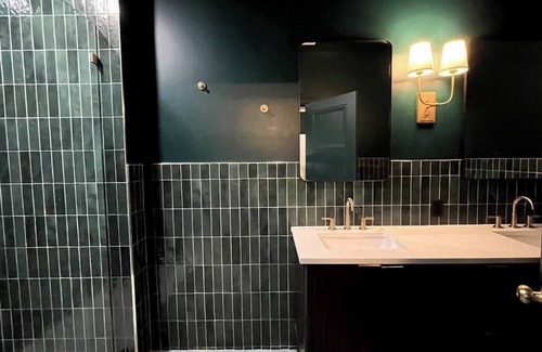 Downtown Louisville Apartamento | Hollyhock Suite 511: 1 bed/1 bath