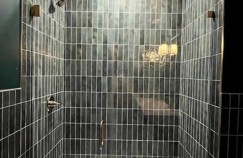 Downtown Louisville Apartamento | Hollyhock Suite 511: 1 bed/1 bath