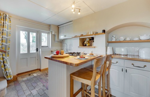 Bawdsey Casa | Hollyhocks - Woodbridge