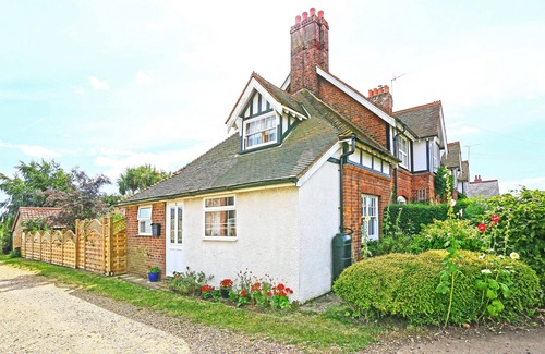 Bawdsey Casa | Hollyhocks - Woodbridge