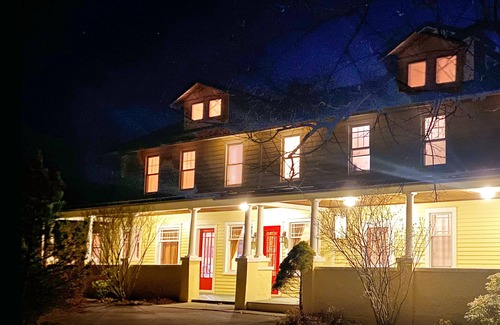 Catskill Cabina | HollyKissHudsonValley Fully Renovated Lodge- Private Guest Suite