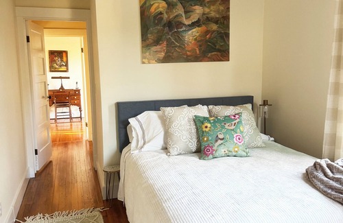 Catskill Cabina | HollyKissHudsonValley Renovated 1900 Lodge, Full House, including Guest Suite