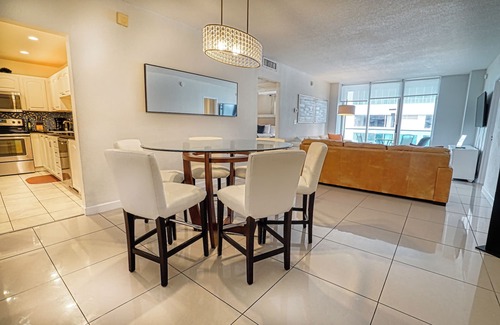 Hollywood South Central Beach Apartamento | Hollywood Apartment by the Sea