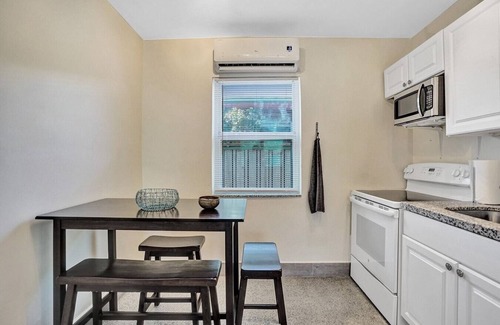 North Beach Apartamento | Hollywood Beach Broadwalk Family Vacation Home