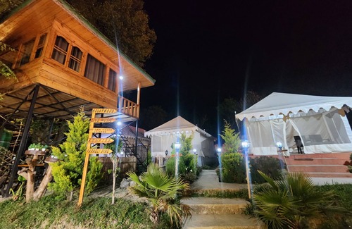 Suja Cabaña | Hollywood Camps and Restaurant Bir