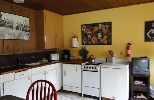 Ocean Park Cabaña | Hollywood Cottage- 2 bedroom cottage