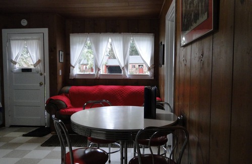 Ocean Park Cabaña | Hollywood Cottage- 2 bedroom cottage
