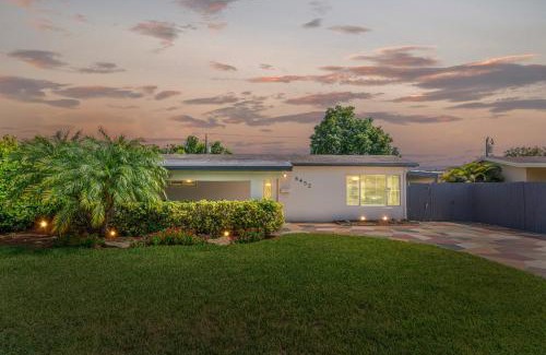 Driftwood Villa | Hollywood, FL - Private Villa - Pool Retreat