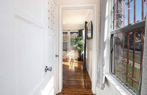 The Flats Apartamento | Hollywood Haven Updated 1BR Apt near Sunset Blvd