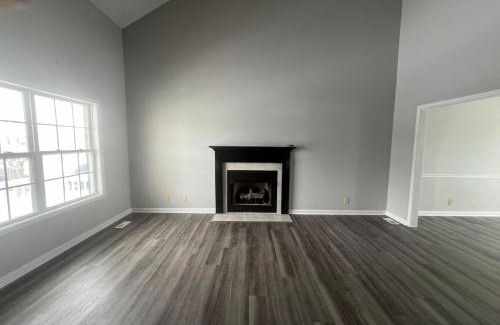 Clarksville Casa | Hollywood Hideaway