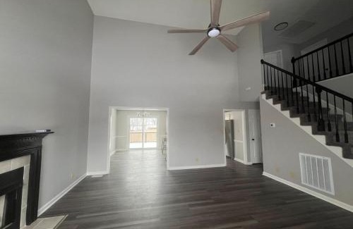Clarksville Casa | Hollywood Hideaway