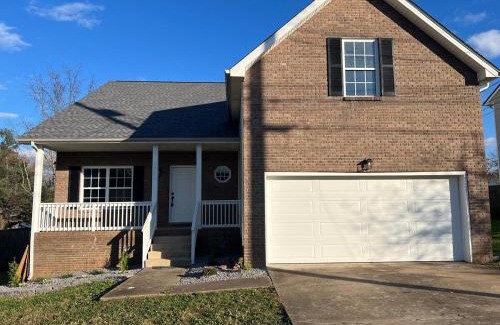 Clarksville Casa | Hollywood Hideaway