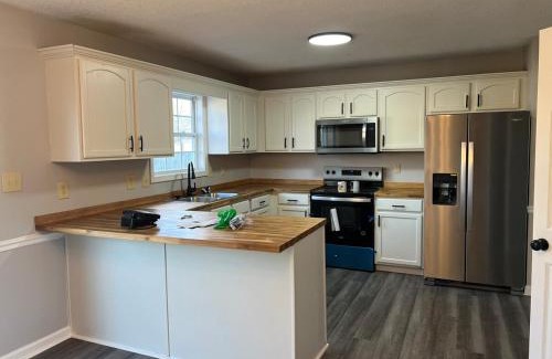 Clarksville Casa | Hollywood Hideaway