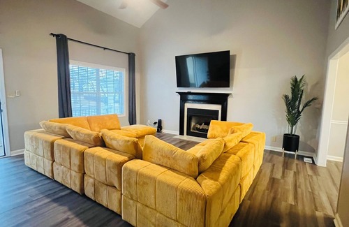 Clarksville Casa | Hollywood Hideaway, Amazing, Comfy, Spacious 4-bedroom house in w/theater room