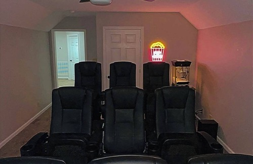 Clarksville Casa | Hollywood Hideaway, Amazing, Comfy, Spacious 4-bedroom house in w/theater room