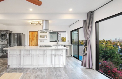 Hollywood Hills Casa | Hollywood Hills Skyline City Views + Parking!