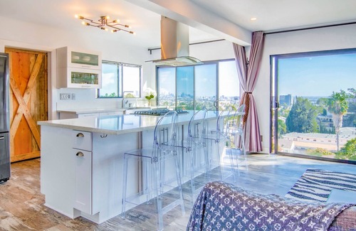 Hollywood Hills Casa | Hollywood Hills Skyline City Views + Parking!
