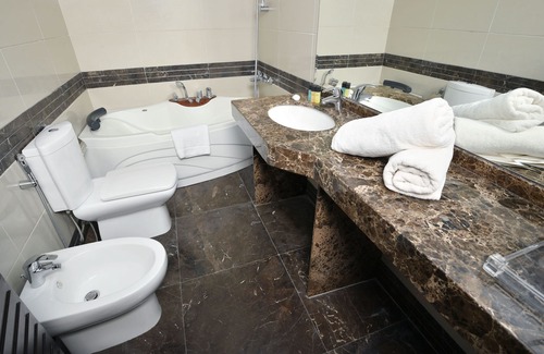 Maamelteine Hotel | Hollywood Inn Hotel