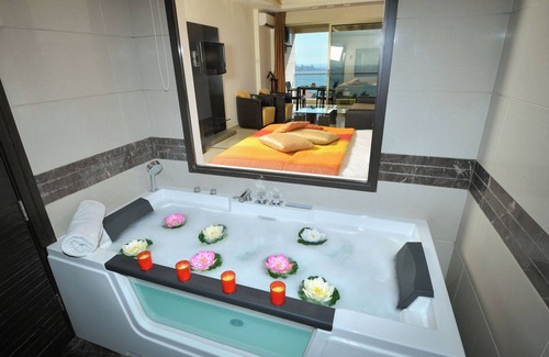 Maamelteine Hotel | Hollywood Inn Hotel