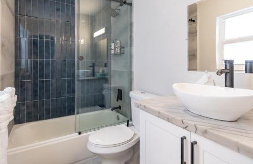Hollywood Hills Casa | Hollywood Paradise Luxury 4BR 3BA Home and Outdoor Fun with Heated Pool