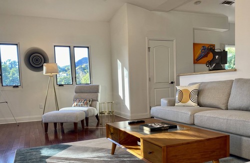 Beachwood Canyon Casa | Hollywood sign view 3bd house