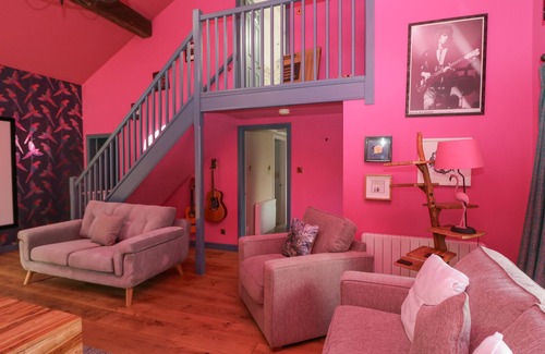 Carnforth Cabaña | HOLMERE BANK, pet friendly, with open fire in Carnforth