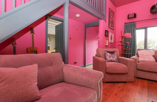 Carnforth Cabaña | HOLMERE BANK, pet friendly, with open fire in Carnforth