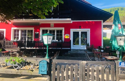 Engelhartszell Cama Y Desayuno | Holmes Café & Pension