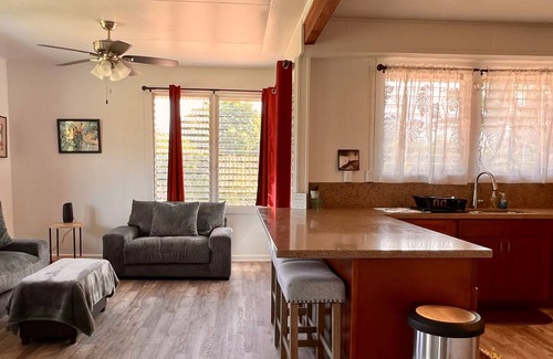Papaikou Casa | Holo Holo Hale...Quite, secure country home minutes to adventures!