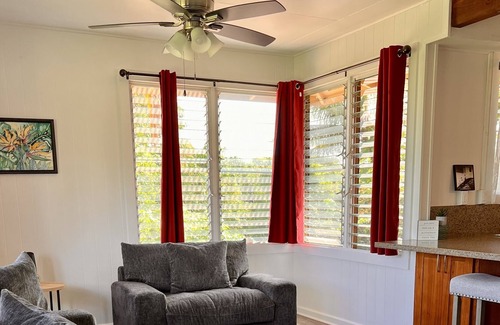 Papaikou Casa | Holo Holo Hale...Quite, secure country home minutes to adventures!