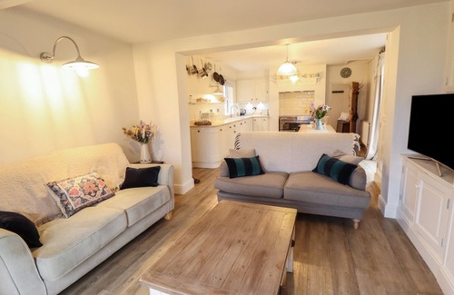 Frampton Casa | HOLT HOUSE, pet friendly, character holiday cottage in Bicker