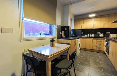 Hartlepool Casa | Holt House Spacious House in Hartlepool