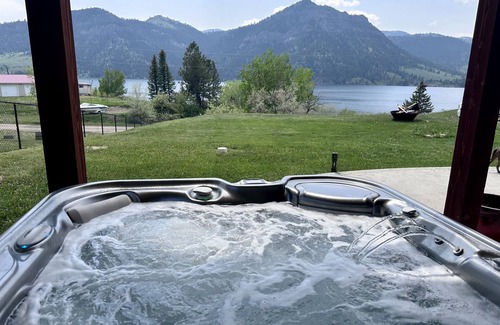 Wolf Creek Cabina | Holter Lake Cabin Getaway
