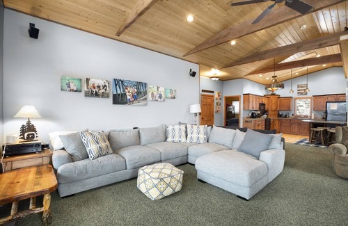 Wolf Creek Cabina | HOLTER LAKE RETREAT