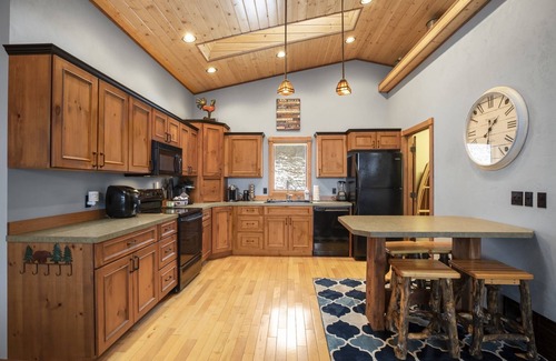 Wolf Creek Cabina | HOLTER LAKE RETREAT