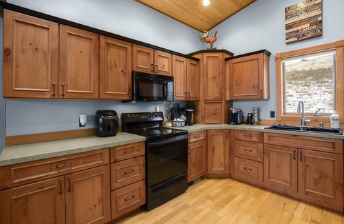 Wolf Creek Cabina | HOLTER LAKE RETREAT