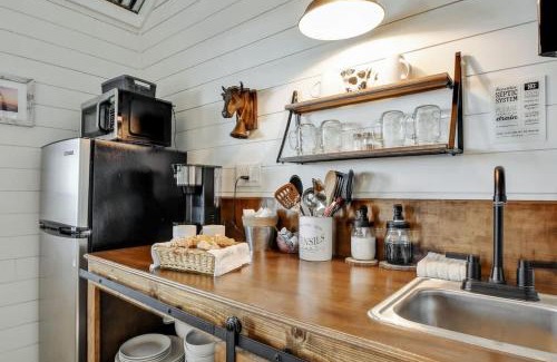 Fredericksburg Casa | Holy Cow Cottage with Amazing Hill Country Views