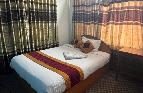 Thamel Cama Y Desayuno | Holy Land Hotel Nepal