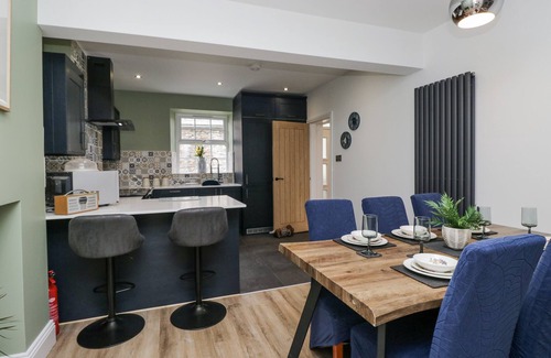 Millom Cabaña | HOLY TRINITY COTTAGE, pet friendly, with open fire in Millom, Cumbria