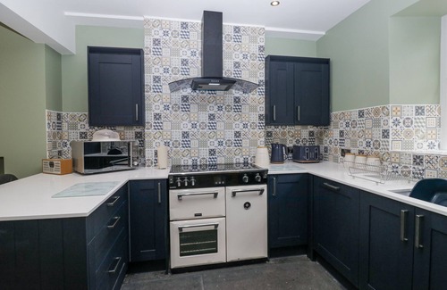 Millom Cabaña | HOLY TRINITY COTTAGE, pet friendly, with open fire in Millom, Cumbria