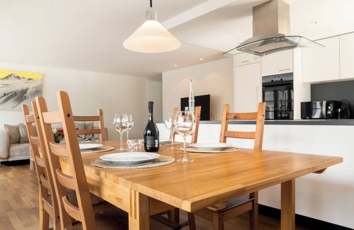 Andermatt Apartamento | Holzgasse Apartment, elegant apartment in the Swiss mountains