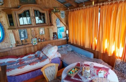Liebschutz Otro | Holzhütte rustikal ohne Heizung,kein Bad,WC nebenan