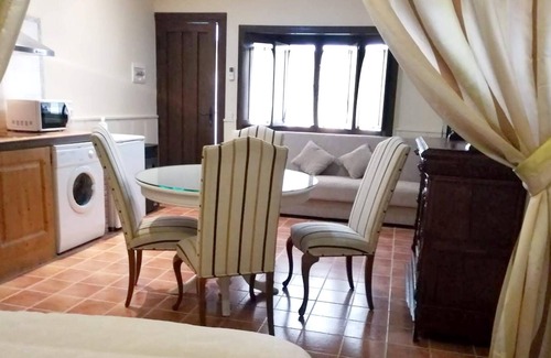 San Martín de Valdeiglesias Apartamento | Homerez - Bonito estudio para 4 pers. en San Martín de Valdeiglesias